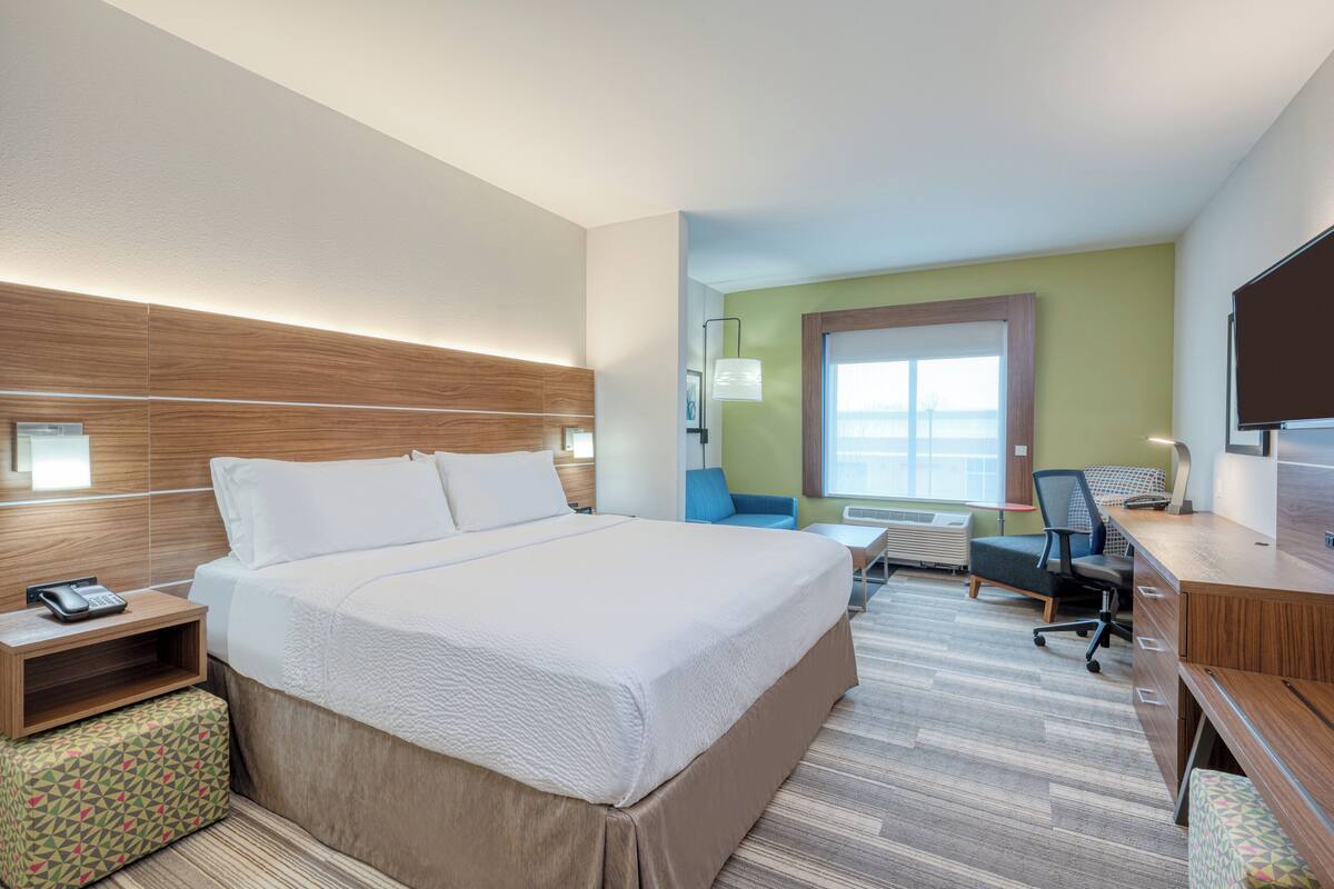 1 bedroom, in-room safe, desk, blackout drapes