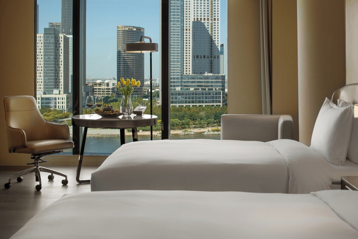 Ropa de cama hipoalergénica, edredón y minibar 