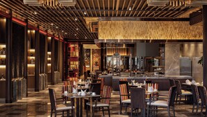 A modern restaurant with a bar area, seating arrangements, and a decorative ceiling. - InterContinental Tianjin Yujiapu Hotel & Residences by IHG (Tianjin)