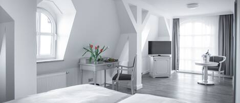 Minibar, in-room safe, desk, free WiFi