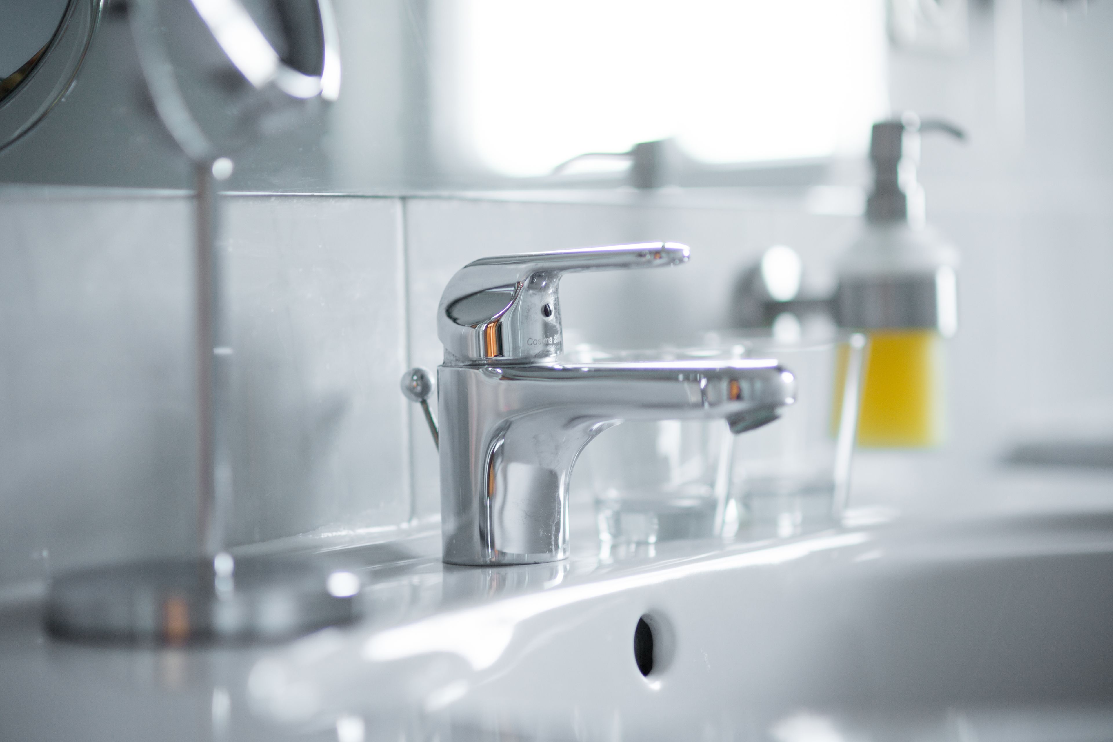 deluxe double room | bathroom | free toiletries, hair dryer, towels