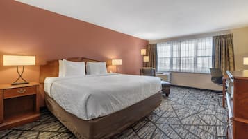 Kamar Standar, 1 Tempat Tidur King, Bebas Asap Rokok, lemari es & microwave | Meja kerja, ruang kerja ramah laptop, dan setrika/meja setrika