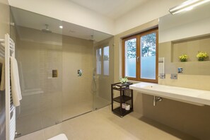 Deluxe Villa, Multiple Bedrooms, Mountain View | Bathroom | Jetted tub, free toiletries, hair dryer, slippers - Cherry Orchard Residence (Sofia)
