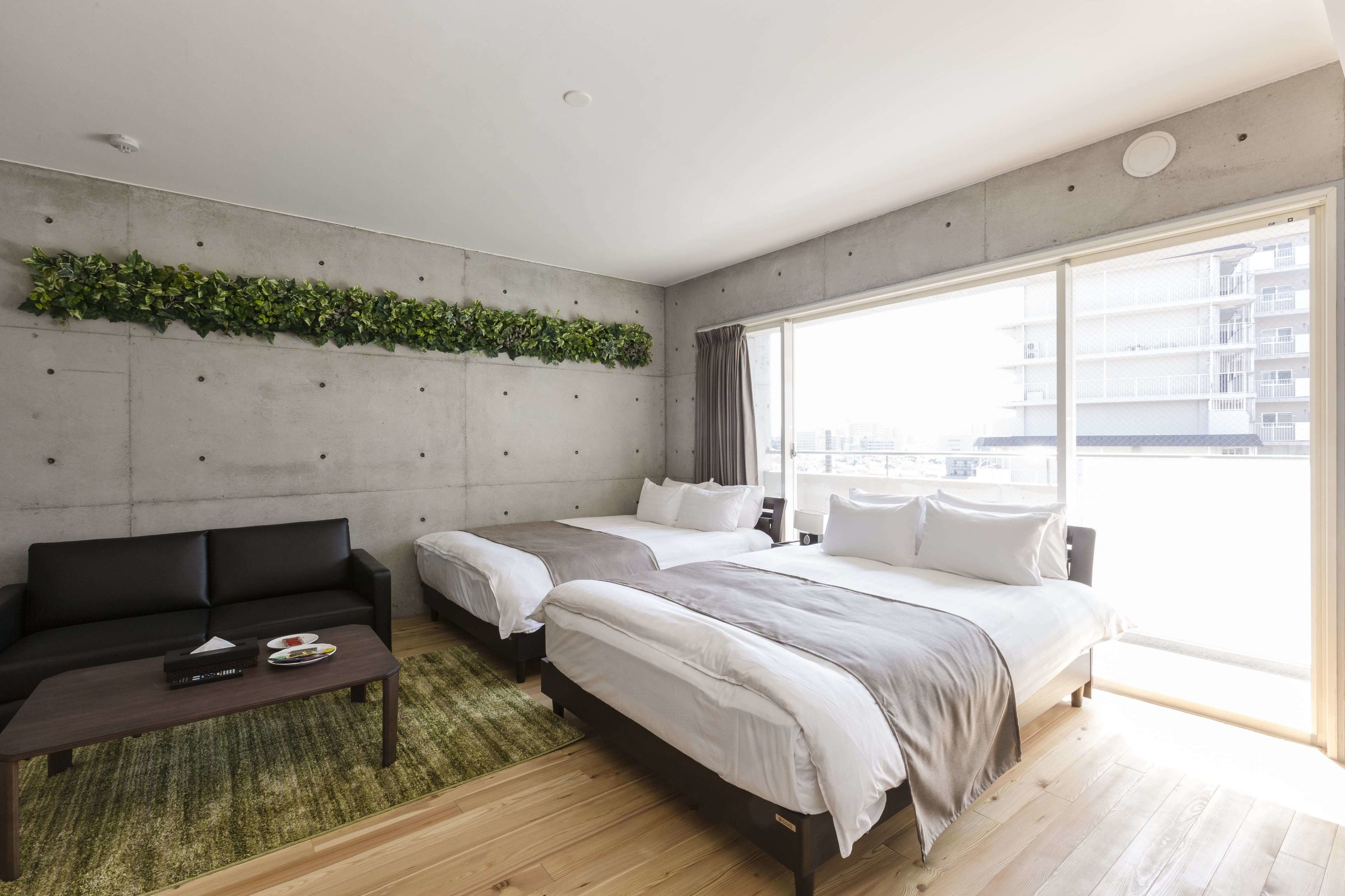 Premium bedding, desk, free WiFi