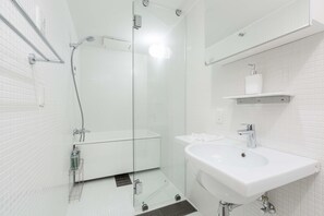 0B | 浴室 | 獨立浴缸及淋浴設備、免費梳洗用品、風筒、拖鞋