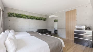 Premium bedding, desk, free WiFi