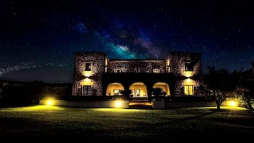 Façade de l’hébergement - soirée/nuit