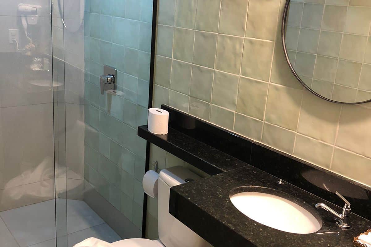 family triple room | bathroom | shower