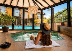 Indoor spa tub - Hotel Casa Encantada Penedo (Itatiaia)
