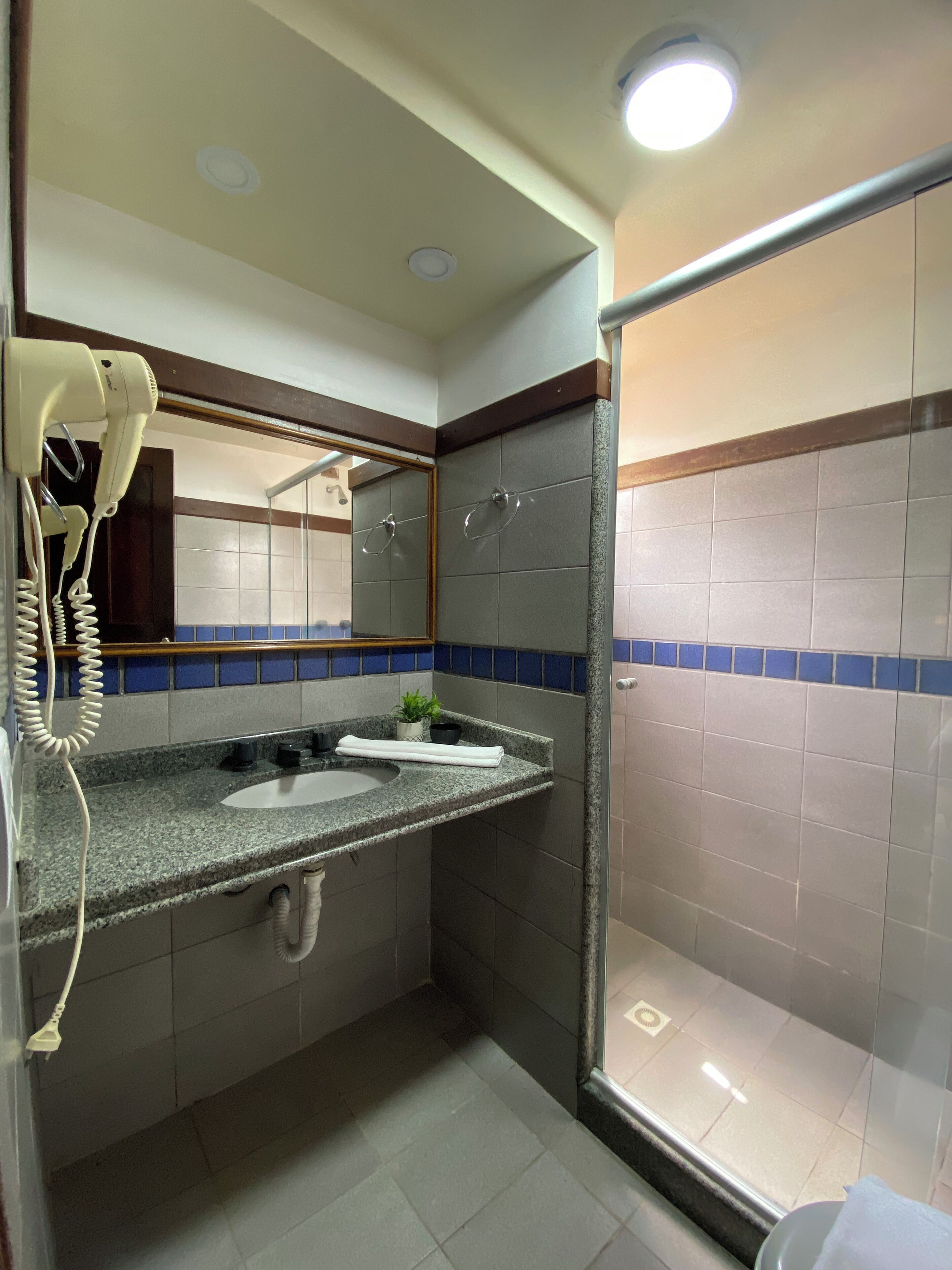 suite esmeralda queen | bathroom | shower