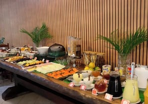 Free daily buffet breakfast