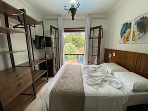 Comfort Double Room | Minibar, free WiFi, bed sheets - Hotel Casa Encantada Penedo (Itatiaia)