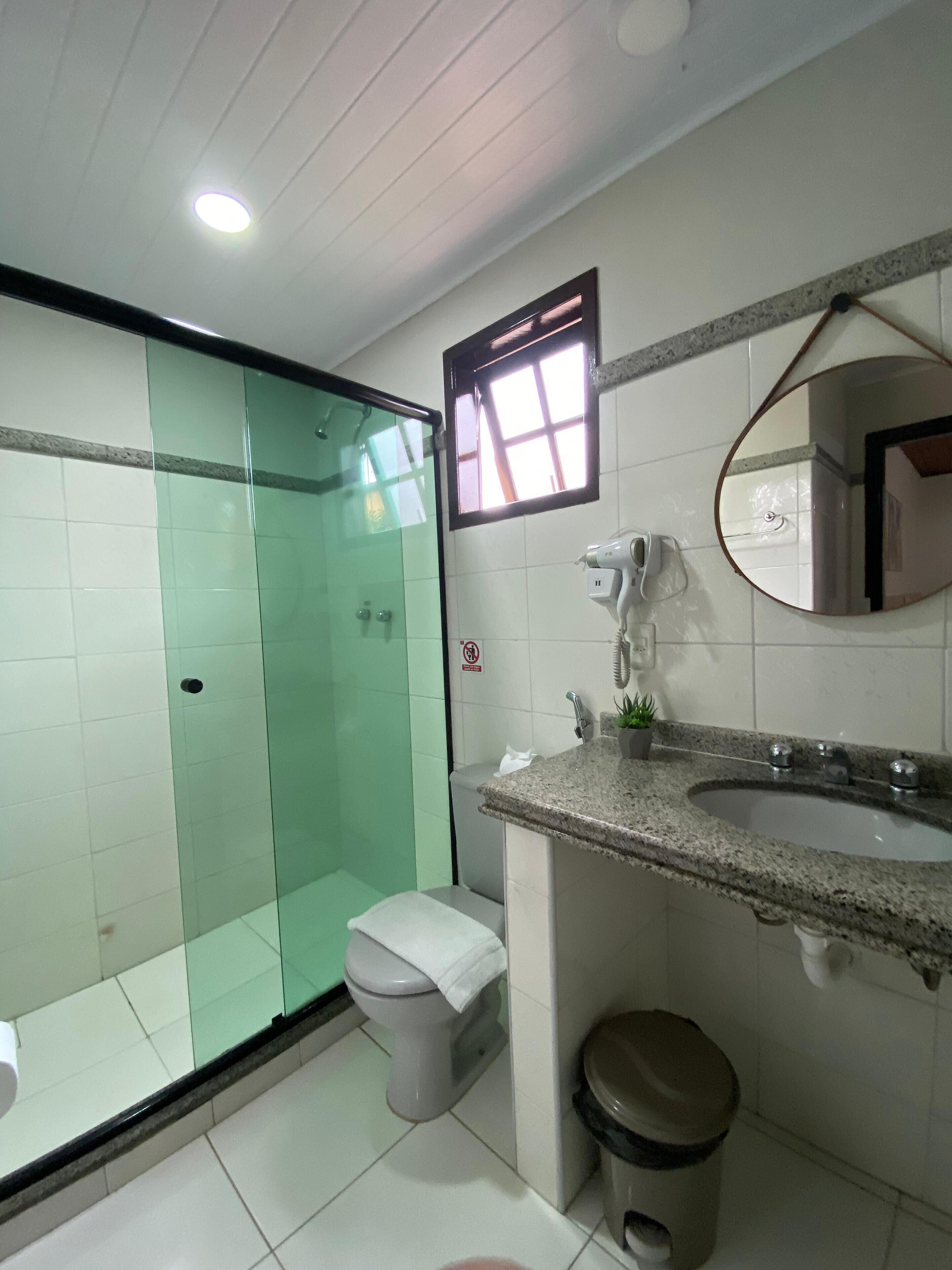 suite esmeralda queen | bathroom | shower