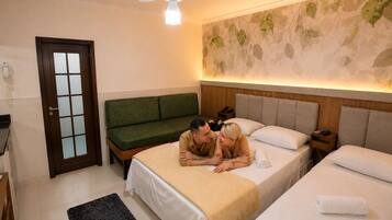 SUITE ESMERALDA LUXO | Frigobar, Wi-Fi de cortesia, roupa de cama