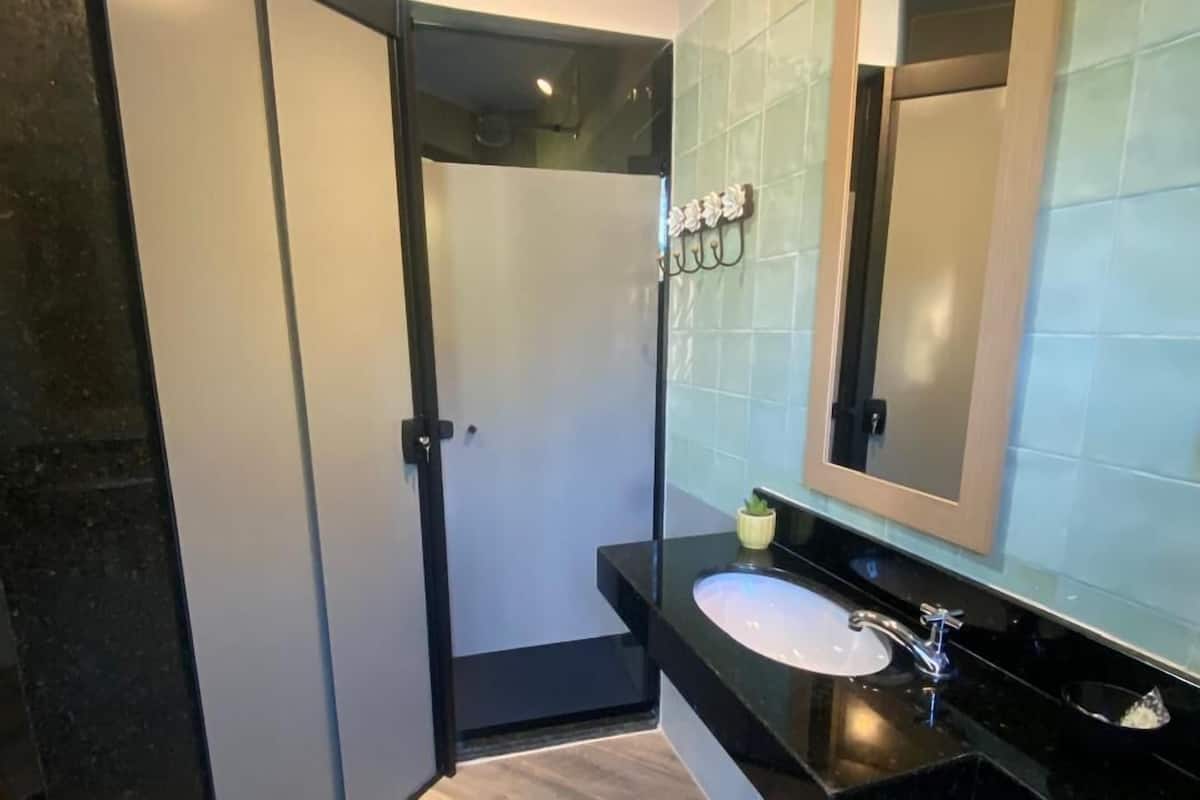 SUITE PEROLA | 1 bilik tidur, bar mini, Wi-fi percuma, cadar katil