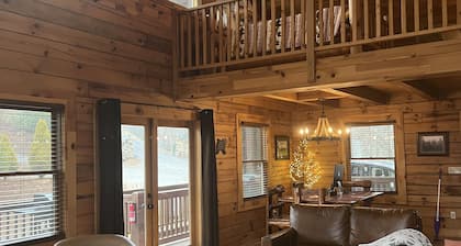 Deep Creek unohtaa ylellisen mökin ja pelihuoneen, joka on esillä HGTV: n hirsimökissä