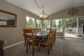 Dining - Garret's Place by Hauserman Rental Group (Tahoe City)