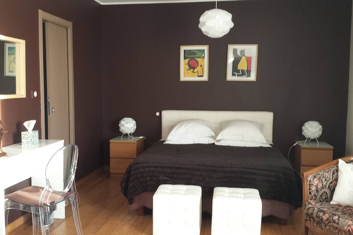 Kamar Deluks, 1 Tempat Tidur Queen dengan tempat tidur Sofa, pemandangan kebun (Large) | Seprai katun Mesir, seprai premium, busa memori, dan kedap suara