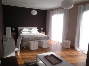 Deluxe Room, 1 Queen Bed with Sofa bed, Garden View (Large) | Egyptian cotton sheets, premium bedding, memory foam beds, soundproofing - U Muzzelo (Oletta)