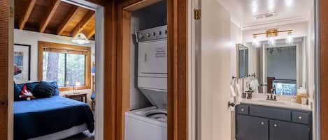 4 chambres, fer et planche à repasser, Wi-Fi, draps fournis