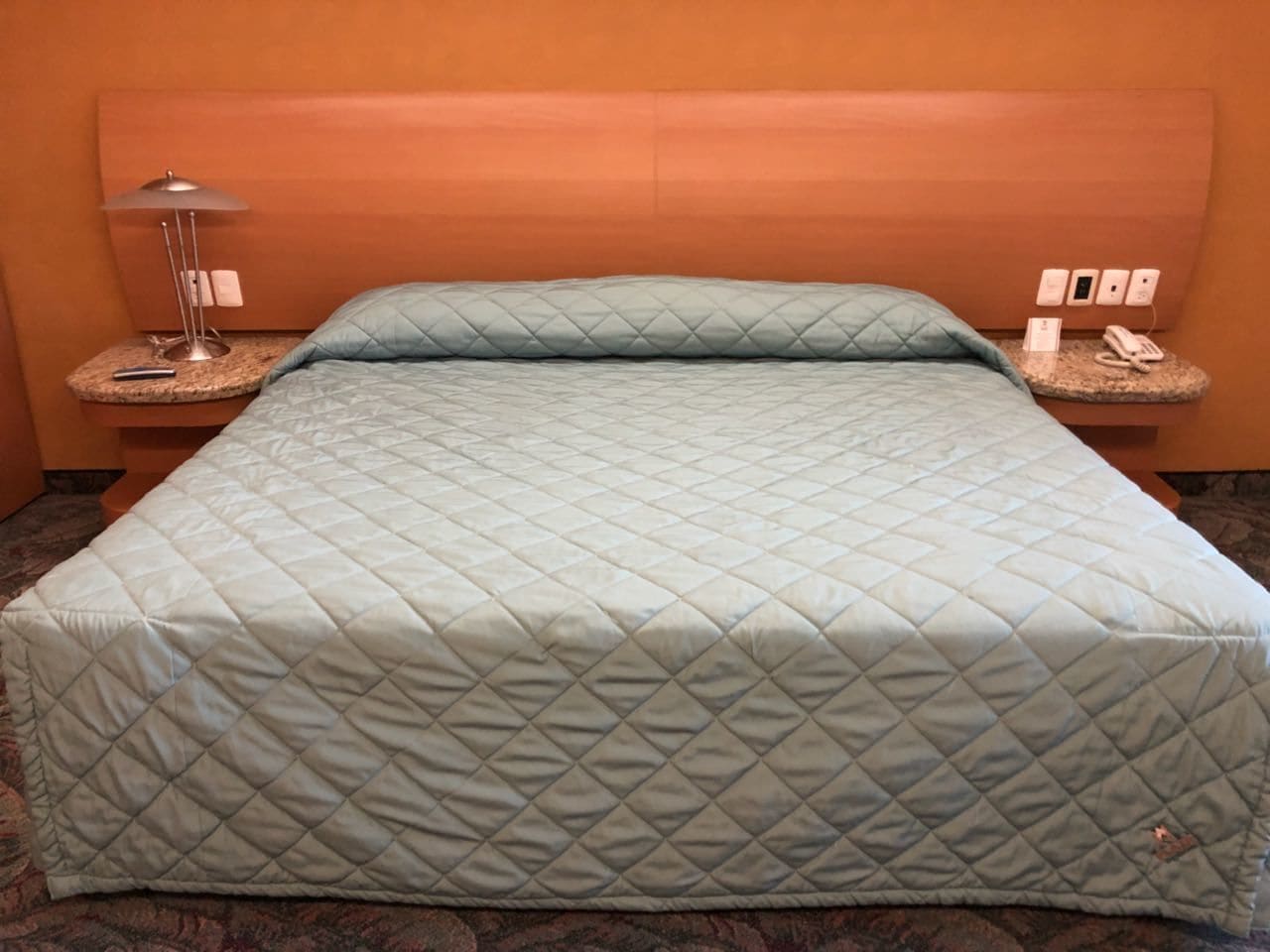 Habitación | Escritorio, wifi gratis y ropa de cama 