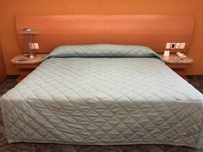 Desk, free WiFi, bed sheets - Hotel Plaza Las Fuentes (Puebla)