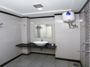 Double or Twin Room | Bathroom