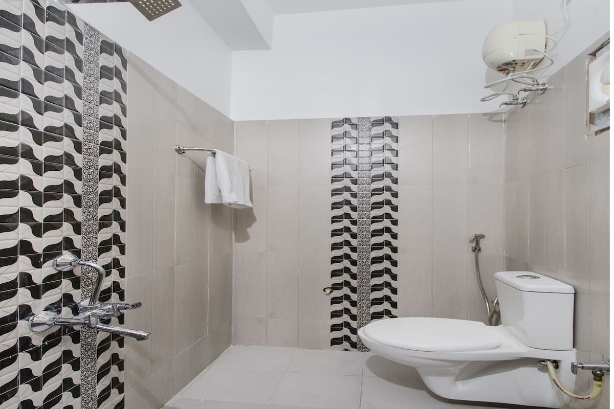 double or twin room | bathroom | free toiletries, towels