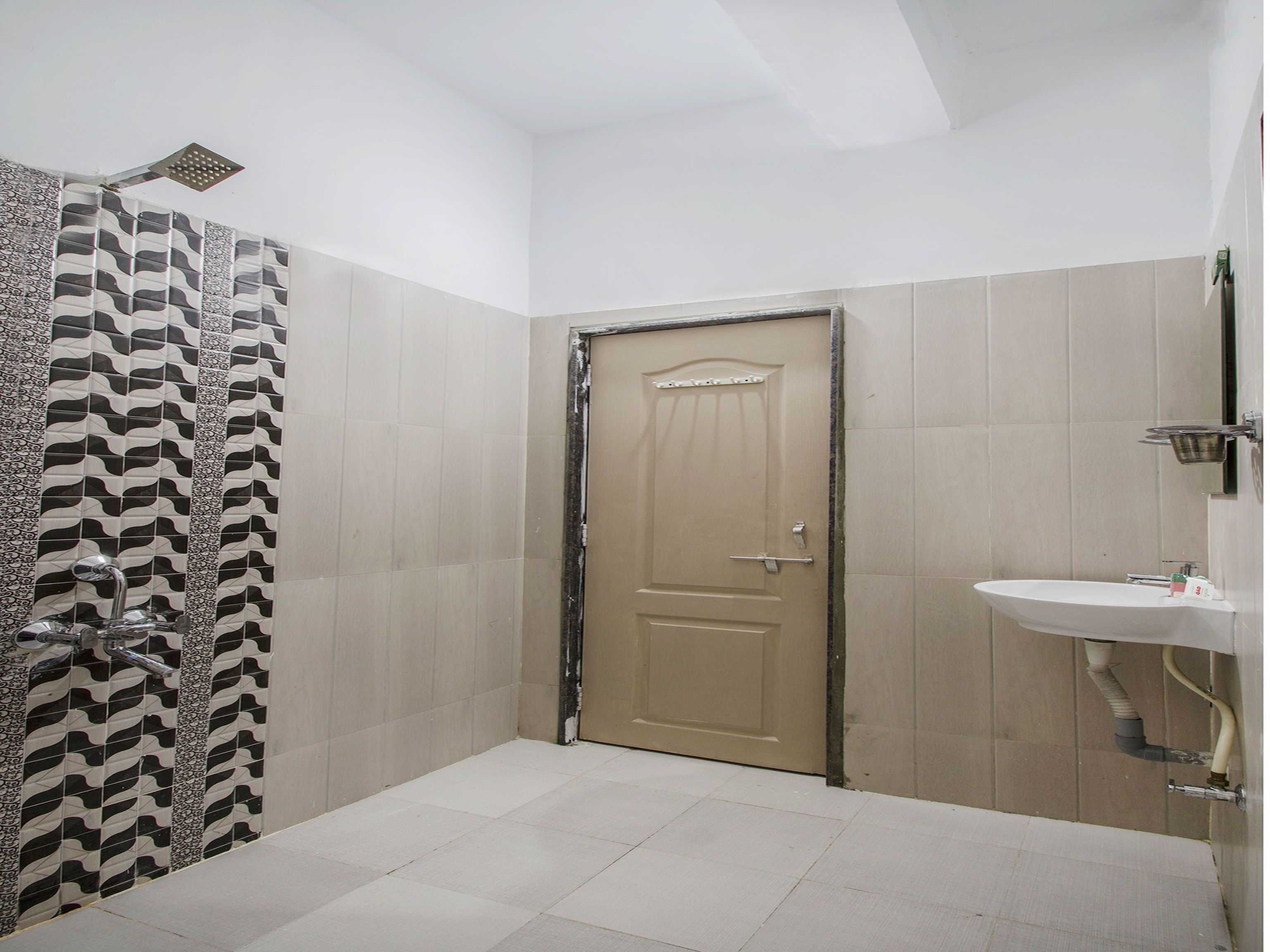 double or twin room | bathroom | free toiletries, towels