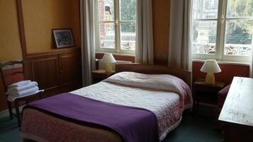 Superior Double Room | Cribs/infant beds, rollaway beds, free WiFi, bed sheets