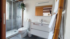 Quarto família | Berços (sobretaxa), Wi-Fi de cortesia, roupa de cama