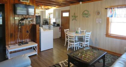 Summer Special/RIGHT ACROSS from OCEAN/Fenced yard/pet friendly