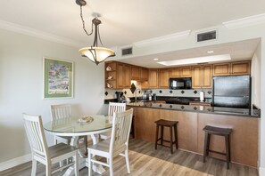 Dining - 111- Direct BEACH FRONT family friendly paradise. Destin Beach Club (Destin)
