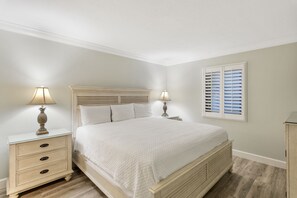 1 bedroom, iron/ironing board, Internet, bed sheets - 111- Direct BEACH FRONT family friendly paradise. Destin Beach Club (Destin)