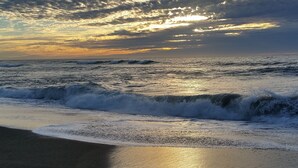 A beach with waves and a sunset. - Need to get away? This is your home away from - everything!
SEAGLASS Irish Beach (Manchester)