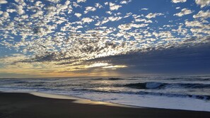 Beach nearby, beach towels - Need to get away? This is your home away from - everything!
SEAGLASS Irish Beach (Manchester)