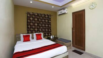 Double or Twin Room | Bathroom | Free toiletries, towels