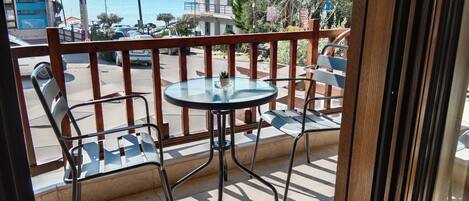 Klassieke kamer, 1 twee- of 2 eenpersoonsbedden, balkon, uitzicht op zee | Uitzicht vanaf balkon