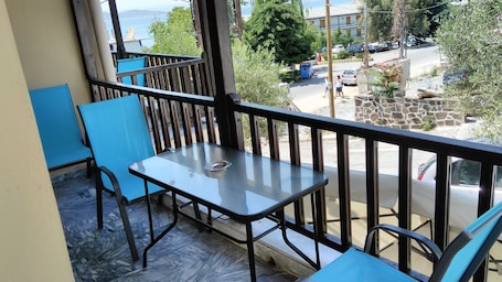 Standard Studio, 1 Bedroom, Kitchen, Mountain View | Balcony