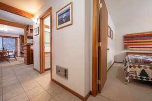 1 chambre, fer et planche à repasser, accès au Wi-Fi (inclus)