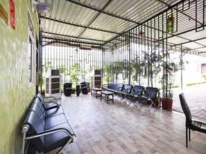 Coin salon dans le hall