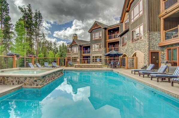 Outdoor pool, a heated pool