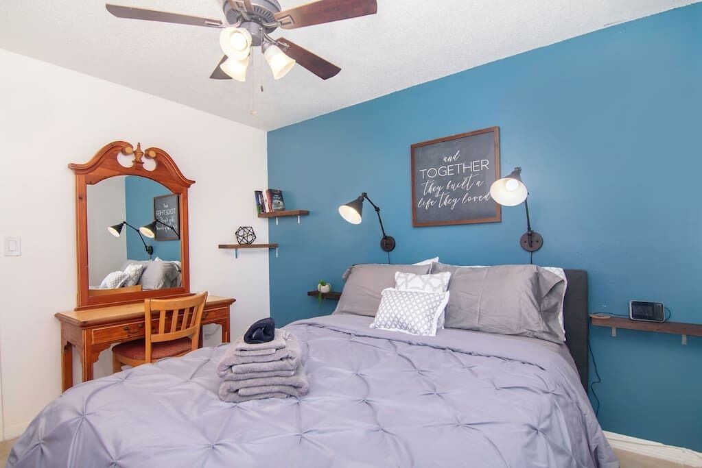 3 bedrooms, desk, iron/ironing board, travel cot