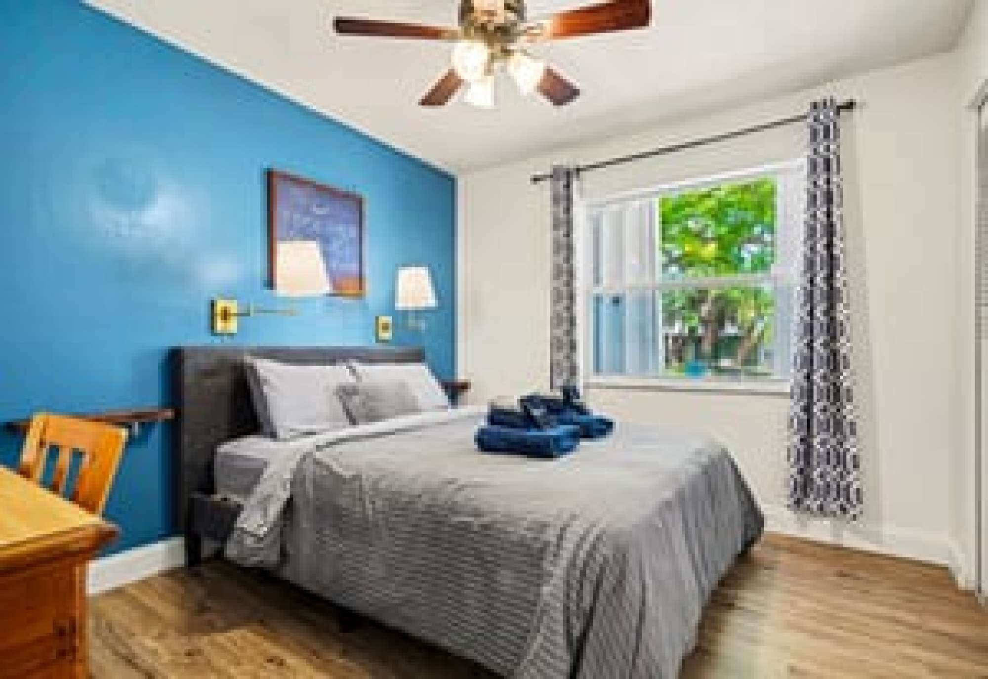 3 bedrooms, desk, iron/ironing board, travel crib