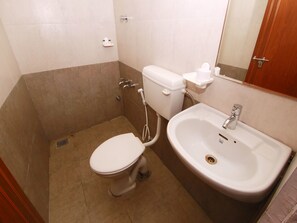 Double or Twin Room | Bathroom | Free toiletries, towels