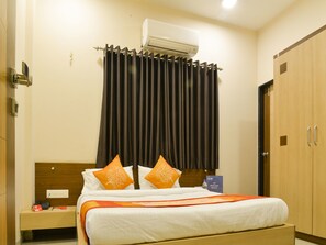Deluxe Double or Twin Room | Free WiFi - Hotel Midtown Inn (Trimbak)