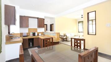 Double or Twin Room | In-room dining