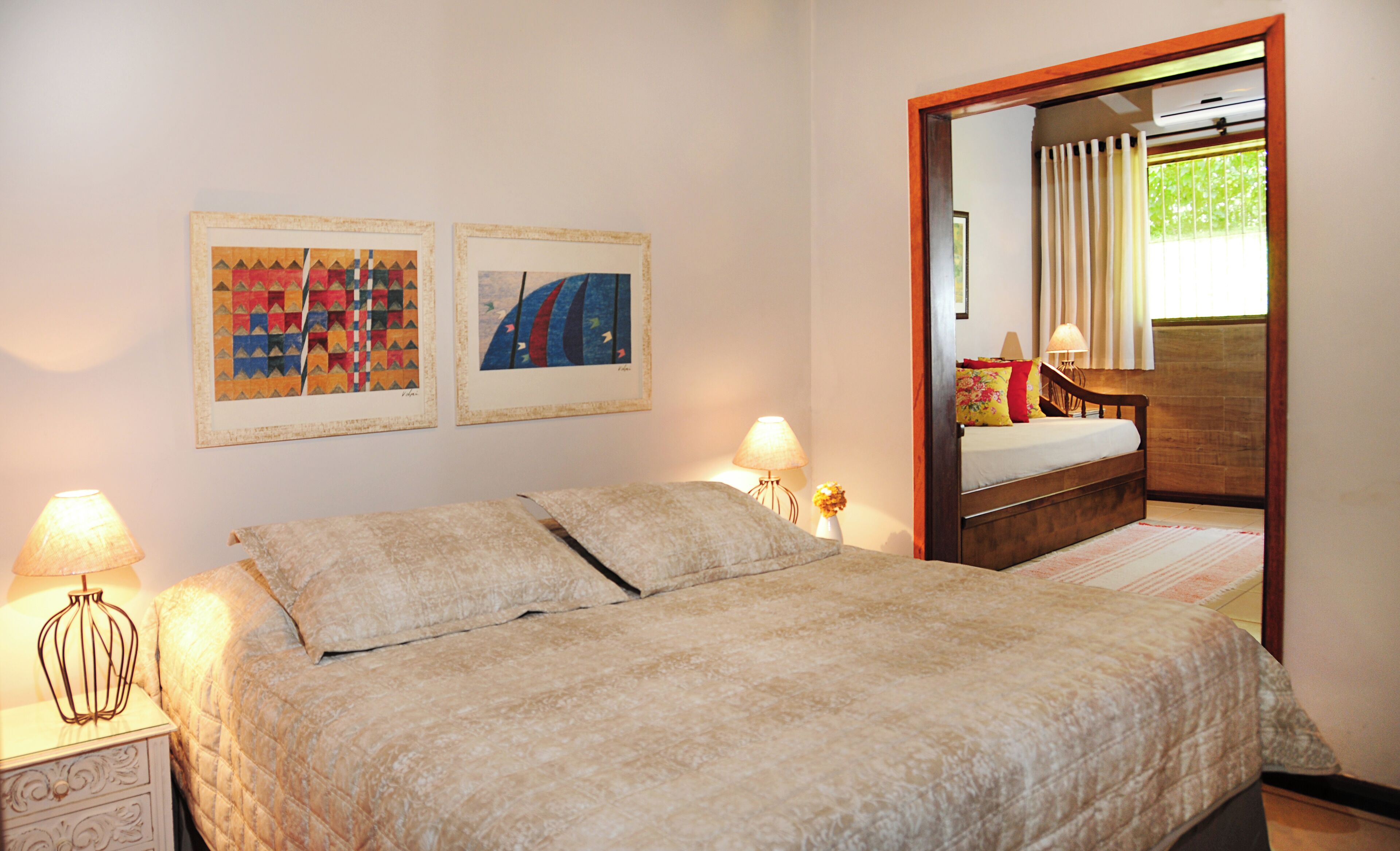 Minibar, mørklægningsgardiner, strygejern/strygebræt, gratis Wi-Fi