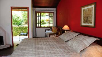 Chale Quiosque 10 | Frigobar, cortinas blackout, ferros/tábuas de passar roupa