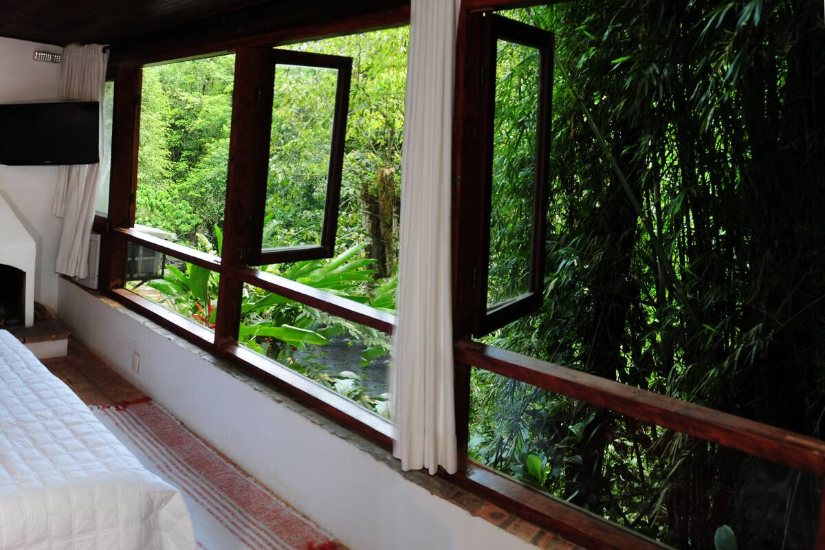 chale bamboo 11 | minibar, blackout curtains, iron/ironing board, free wifi